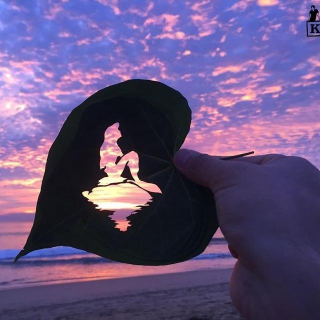 6 Potret Ukiran Daun Tema Kartun Ini Unik, Gambarkan Tokoh dengan Detail