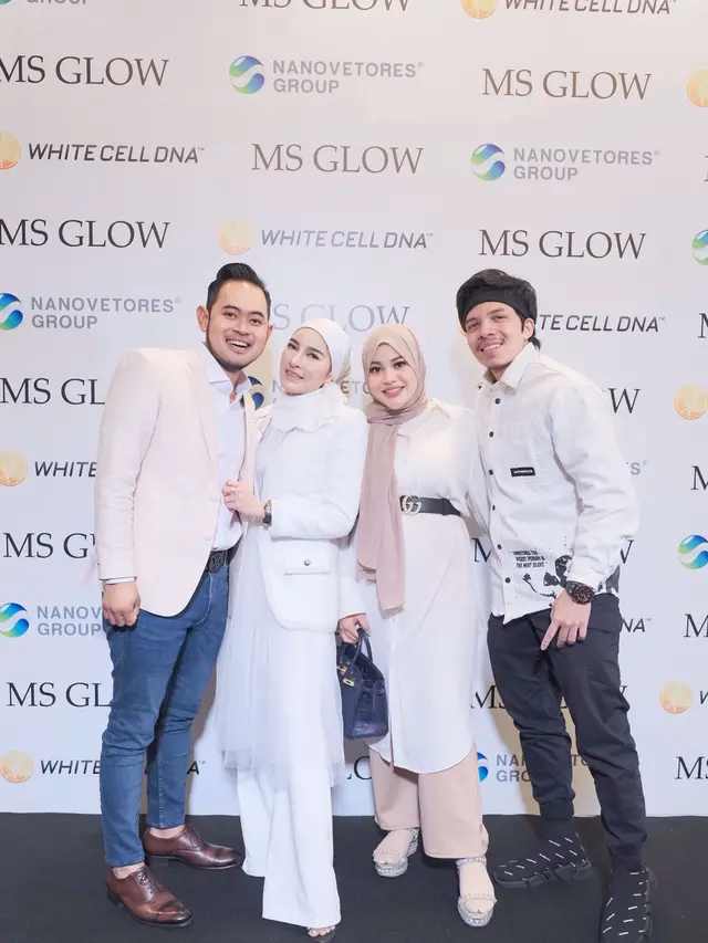 Shandy Purnamasari dan Gilang Widya Pramana bersama Atta Halilintar dan Aurel Hermansyah