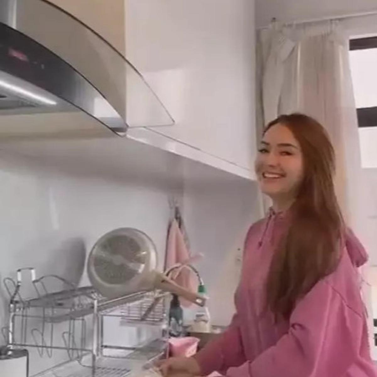 7 Potret Dapur Minimalis Amanda Manopo, Bernuansa Putih Dilengkapi Perabotan Canggih