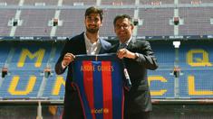 Barcelona membeli Andre Gomes pada 2016 setelah tampil luar biasa bersama Valencia. Namun, gelandang asal Portugal itu tidak mampu menunjukkan performa yang sama setelah datang ke Camp Nou. (Foto: AFP/Lluis Gene)