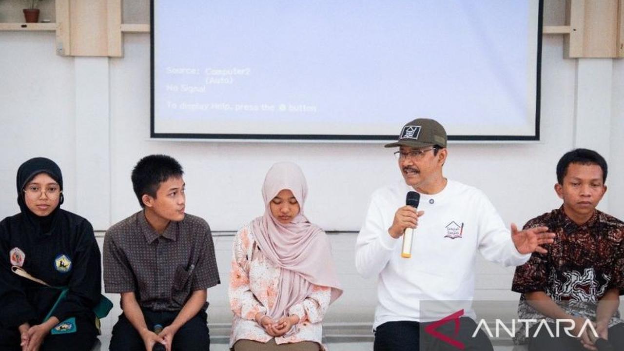 Mensos Terharu di Sekolah Rakyat Bekasi: Gus Ipul Pantau Perkembangan Siswa dan Program Presiden Prabowo