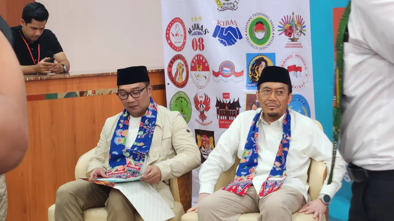 Calon gubernur dan wakil gubernur Jakarta Ridwan Kamil alias RK-Suswono menghadiri acara deklarasi dukungan dari Gabungan Relawan Ridwan Kamil-Suswono (Garnisun) 08 di wilayah Cakung, Jakarta Timur (Liputan6.com/Nanda Perdana Putra)