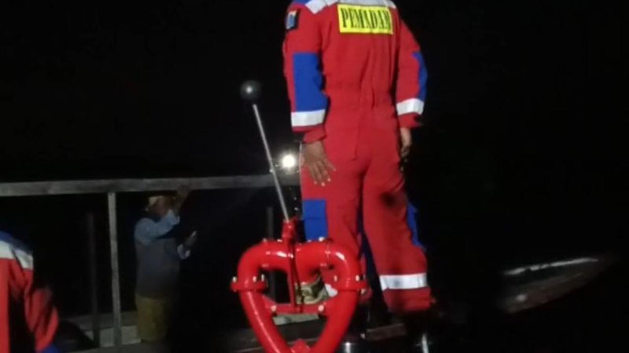 Gulkarmat Berhasil Evakuasi Sembilan Penumpang Kapal Rusak di Perairan Pulau Bira Besar