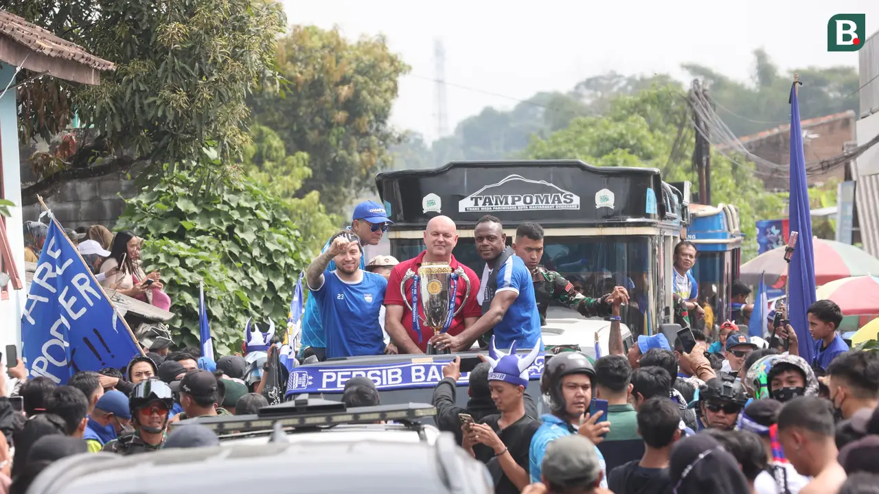 Foto: Pesta Berlanjut! Persib Bandung Rayakan Juara Liga 1 di Kediaman Umuh Muchtar