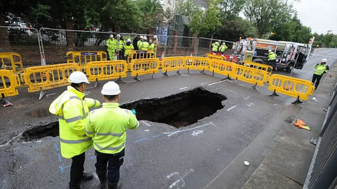 Sinkhole di Liverpool, Inggris. (Liverpool Echo)