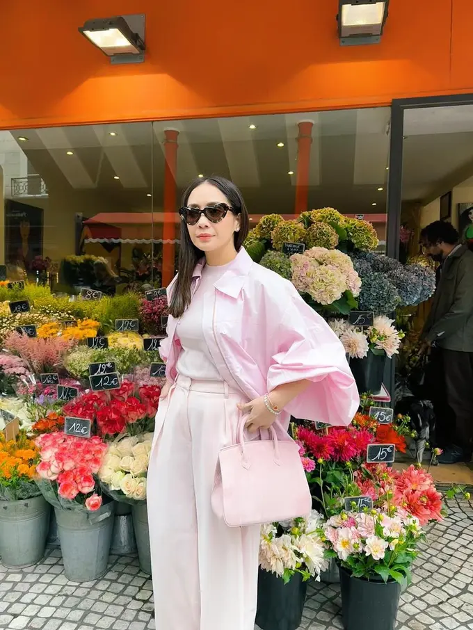 Gaya Soft Girl Serba Pink Nagita Slavina, Jinjing Tas Kolaborasi Lokal Rp3 Juta-an