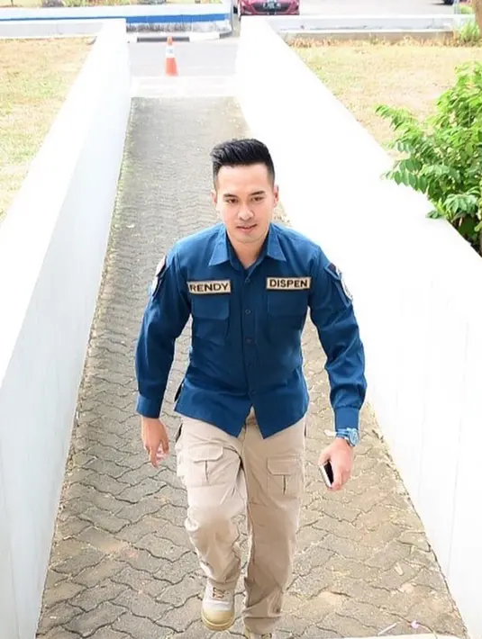 Diketahui juga bahwa ternyata Rendy juga sudah menikah dengan tentara berpangkat sertu. (Liputan6.com/IG/@rendymeidiyanto)