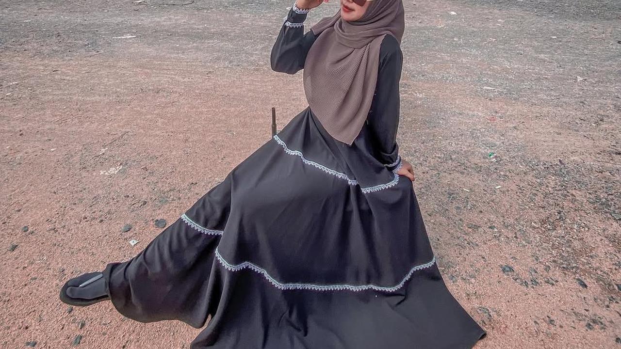 Potret Ria Ricis dengan Outfit Serba Hitam yang Elegan dan Stylish