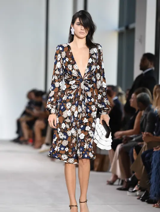 Didatangi seorang ahli terapi, Kim dan Kendall menceritakan gangguan yang dialaminya, yaitu soal kepanikan yang sangat menggangu kehidupan keduanya. (AFP/Bintang.com)