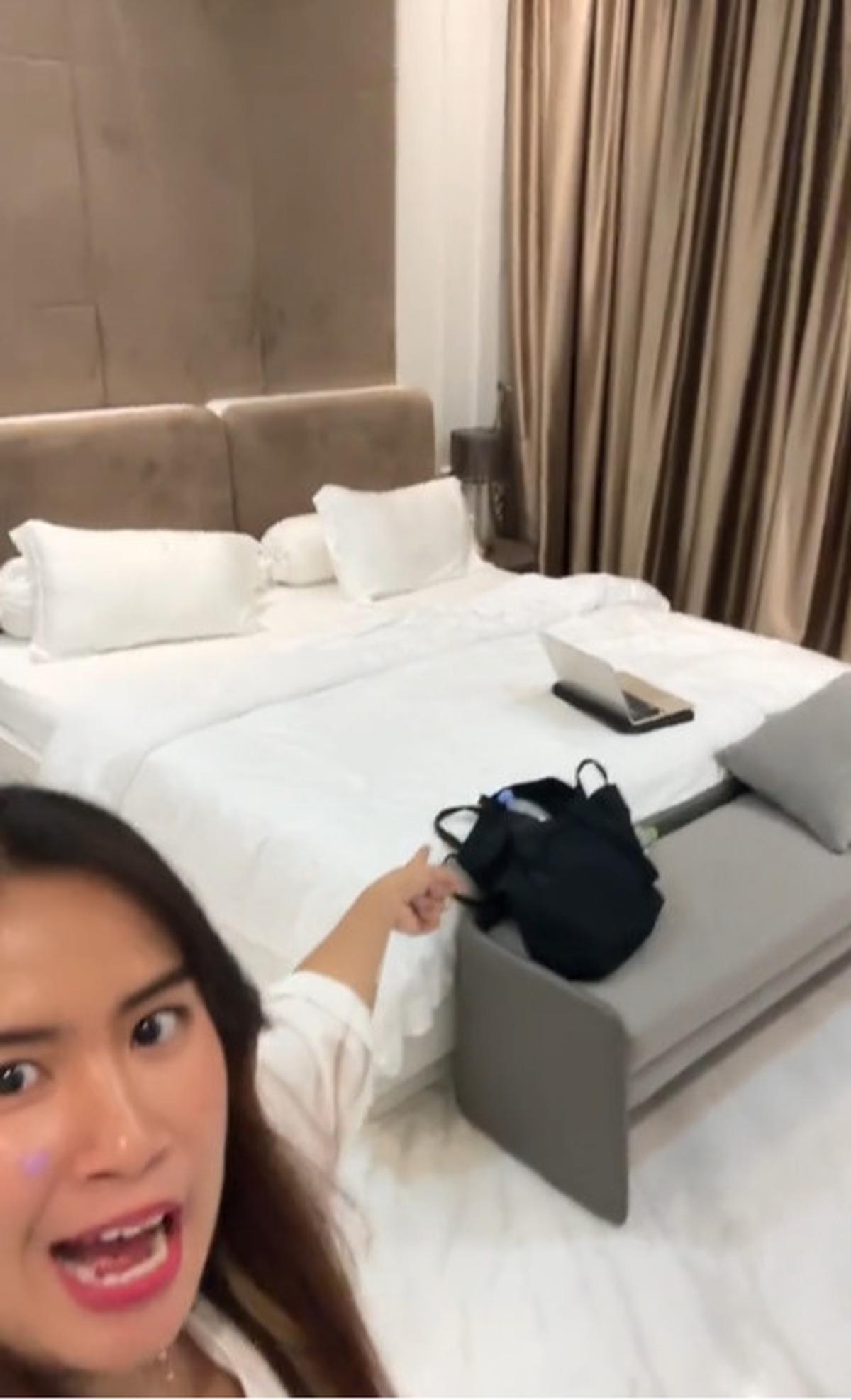 Sempat Mengira Orang Biasa, Wanita Ini Dibuat Kaget Ketahui Teman Kosnya yang Punya Rumah Mewah