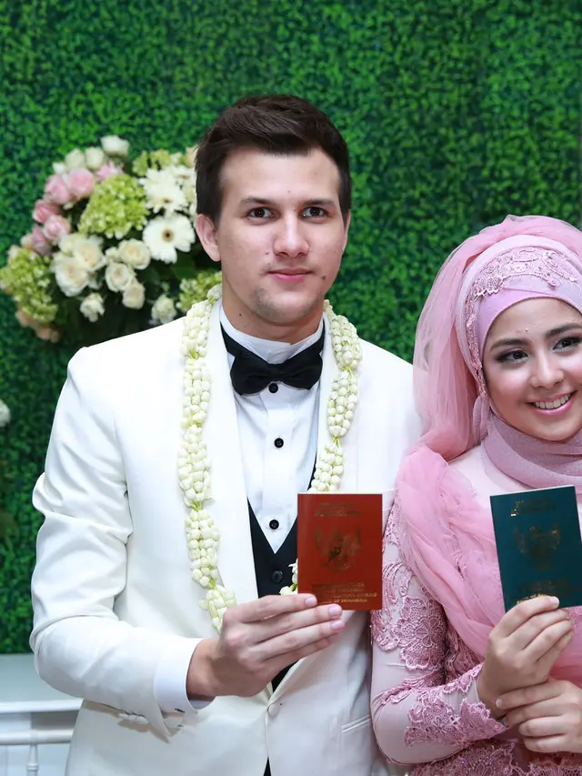 [Bintang] Akad Nikah Risty Tagor dan Stuart Collin