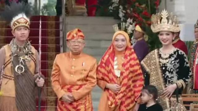 Adu Gaya Presiden Jokowi-Prabowo Subianto Vs Wakil Presiden Ma’ruf Amin-Gibran Hadiri Upacara HUT ke-79 RI di Istana Berbeda