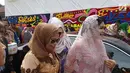Putri Presiden Jokowi, Kahiyang Ayu tiba di lokasi acara pemberian marga, di rumah salah satu paman Bobby Nasution, di Medan Johor, Selasa (21/11). Riasan sederhana dengan tampilan flawless tak kalah mencuri perhatian. (Liputan6.com/Aditya Eka Prawira)