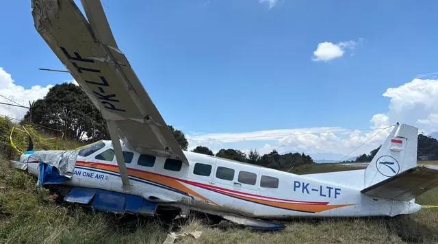 Pesawat Asian One Tergelincir di Bandara Bilorai Papua, Semua Penumpang Selamat