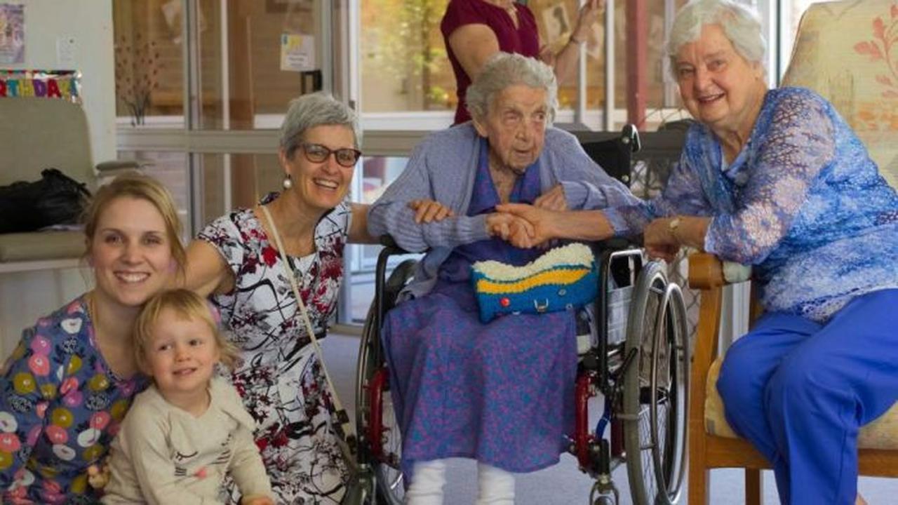 Phyllis Lee (kedua dari kanan) bersama Laura Elvery, putrinya Harriet, Marion Elvery dan Ruth Delbridge di tahun 2016.