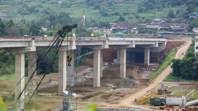 Menteri Menteri Pekerjaan Umum dan Perumahan Rakyat (PUPR), Basuki Hadimuljono, meninjau progres pembangunan Jalan Tol Bogor-Ciawi-Sukabumi (Bocimi). (Dok Kementerian PUPR)