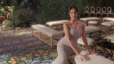 Berpose sambil duduk, Anya Geraldine terlihat anggun dengan gaun yang membalut tubuhnya. Anya tampil cantik dan menawan dalam balutan long dress. Sebagai penunjang, Anya mengenakan heels berwarna senada. (Instagram/anyageraldine)
