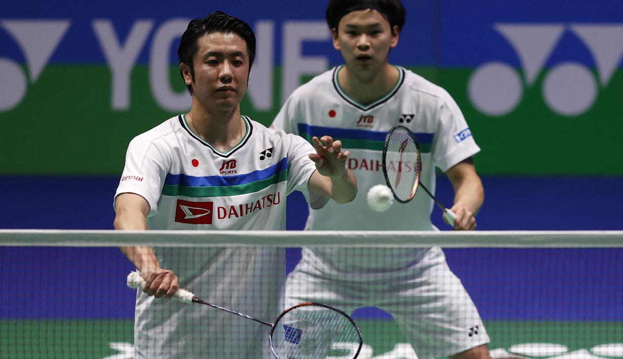 Hiroyuki Endo. Pemain ganda putra Jepang ini dipanggil "Haji Endo" oleh para fans bulu tangkis Indonesia. Bukan tanpa alasan, karena di jersey memang namanya disingkat menjadi H. Endo, dan di Indonesia identik dengan gelar Haji, jadilah ia dipanggil Haji Endo. (AFP/Adrian Dennis)