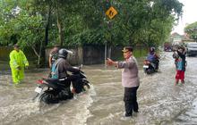Cuaca Ekstrem di Bali, 2 Mobil Tertimpa Pohon dan Rumah Warga Tersambar Petir