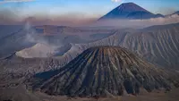 Pesona Bromo Semeru Tetap Memikat di Tengah Pemulihan Kawasan