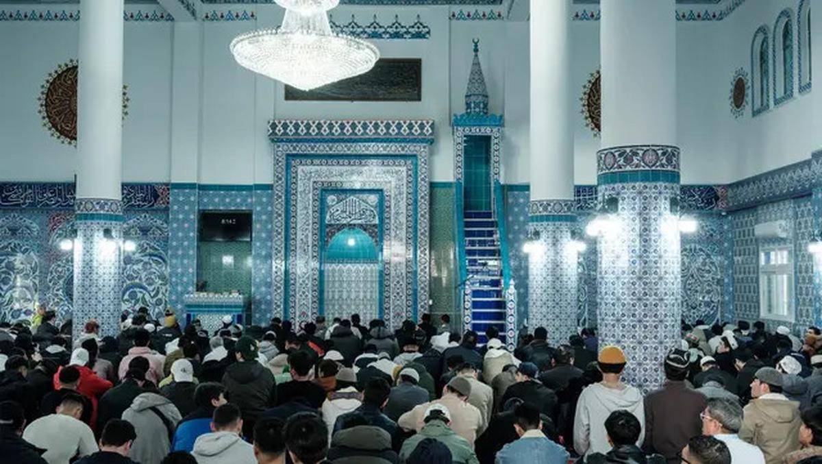 Potret Umat Muslim di Korea Selatan Rayakan Idul Fitri 1446 Hijriah