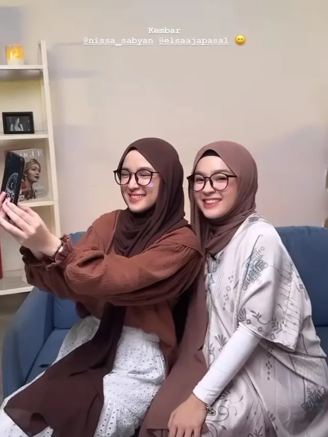 Eca Aura Berhijab