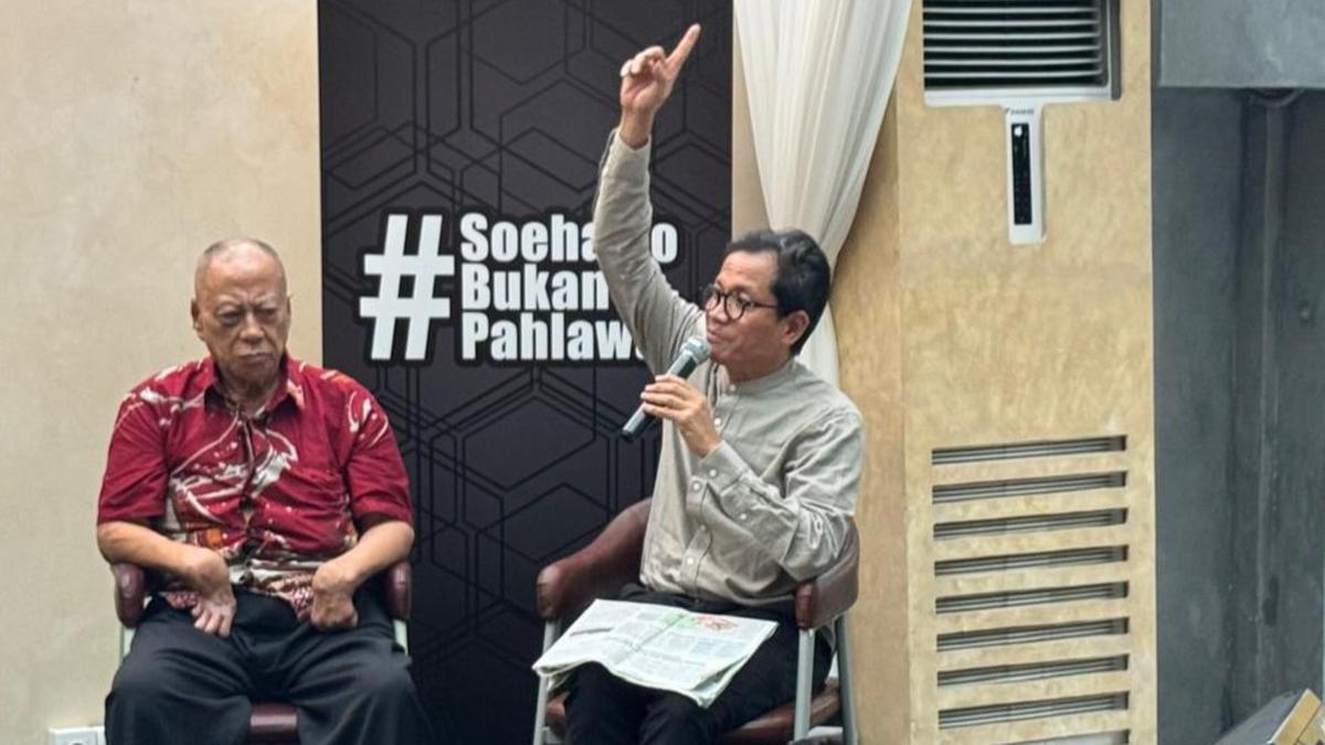 Pengurus Lembaga Hikmah dan Kebijakan Publik (LHKP) PP Muhammadiyah yang juga Direktur Eksekutif Amnesty International Indonesia, Usman Hamid dalam sebuah diskusi di Jakarta.