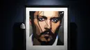 Harga lukisan itu mulai dari £1.950 ($1.950), edisi "Five" yang ditandatangani Depp mulai dijual pada Kamis pukul 16.00 GMT selama 13 hari. (Scott Garfitt/Invision/AP)