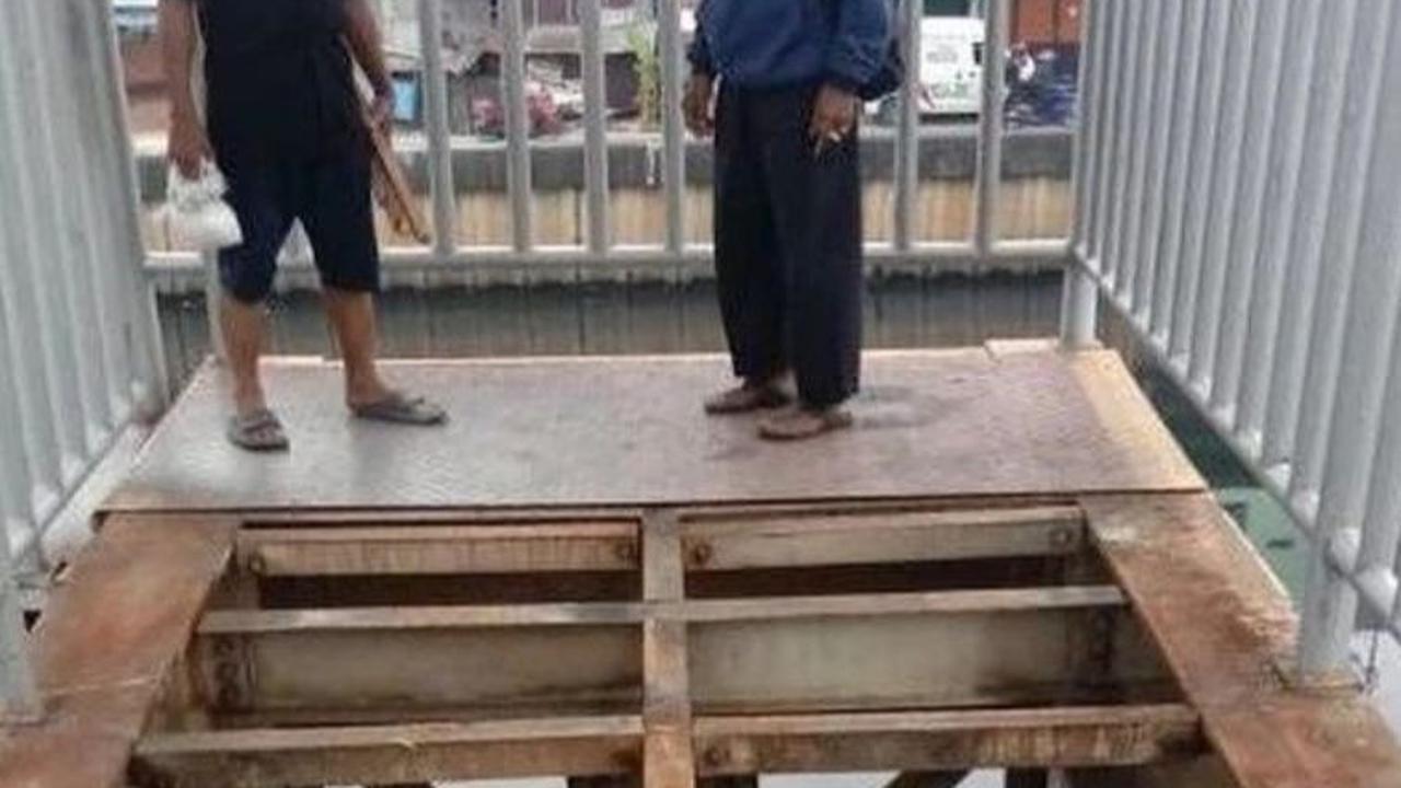 Melihat Lebih Dekat JPO Daan Mogot, Pelat Besi Dicuri Berulang Kali Karena Tak Ada CCTV