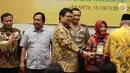 Ketum DPP Golkar Airlangga Hartarto saat pembukaan seminar kebangsaan dengan tema "Mewujudkan Pemilu 2019 yang Damai, Bersih, dan Bermartabat" di Nusantara I, Ruang KK, Kompleks Parlemen, Senayan, Jakarta, Senin (15/10). (Liputan6.com/Johan Tallo)