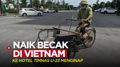 Berita video vlog jurnalis Bola.com, M. Adi Yaksa, saat naik becak di Nam Dinh, Vietnam, untuk menuju ke hotal Timnas Indonesia U-23 menginap saat SEA Games 2021.