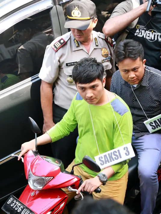 "Ada sedikit perubahan. Dari awal sesuai BAP ada 31 adegan. Tapi sudah berjalan ada tambahan 3 lagi, jadi 34 adegan," ujar Fahmi Aminullah.