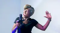 How to Sing Like Your Favorite Singer: 12 Tips for Beginners