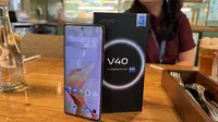 Tampilan boks penjualan Vivo V40. (Liputan6.com/ Yuslianson)