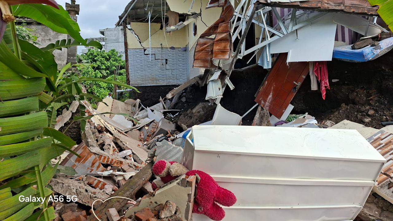 Rumah Ambruk Saat Hujan Deras, Pasutri di Bali Tertimbun Longsor