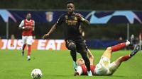 Winger Real Madrid, Vinicius Junior, gagal mencetak gol saat bersua Sporting Braga pada laga Grup C Liga Champions di&nbsp;Estadio Municipal de Braga, Braga, Rabu (25/10/2023) dini hari WIB. Meski begitu, Vinicius turut membantu Madrid menang 2-1 dan terpilih sebagai man of the match. (AP Photo/Luis Vieira)