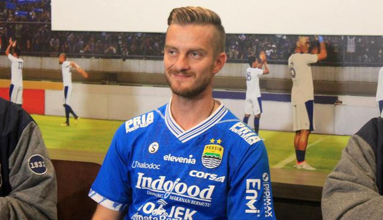 4. Rene Mihelic (Persib Bandung). (Bola.com/Erwin Snaz)