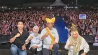 Ribuan masyarakat tumpah ruah menghadiri deklarasi masyarakat mendukung Calon Gubernur dan Wakil Gubernur Sulawesi Tengah (Sulteng) Anwar Hafid-Reny Lamadjido untuk Pilgub Sulteng 2024. (Ist).