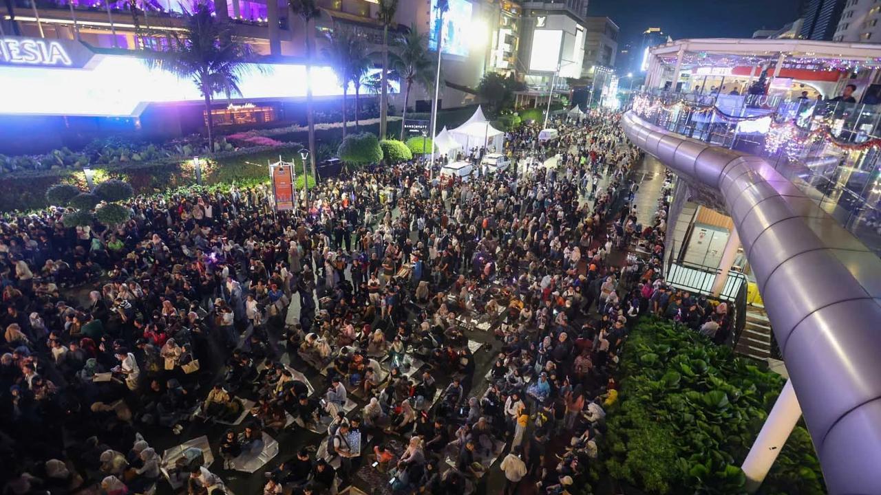 FOTO: Ribuan Warga Rayakan Tahun Baru 2026 di Bundaran HI Jakarta