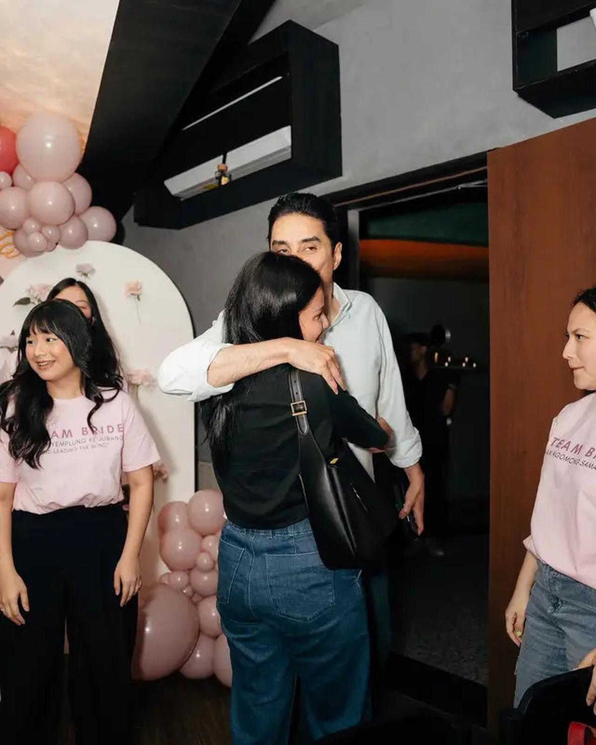 6 Potret Bridal Shower Yunita Siregar, Penuh Bahagia karena Sahabat 'Hadirkan' Jin BTS