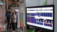 Sebuah layar tentang tabel saham dipajang saat Festival Pasar Modal Syariah 2016, Jakarta, Kamis (31/3). Pertumbuhan pangsa pasar saham syariah lebih dominan dibandingkan dengan nonsyariah. (Liputan6.com/Angga Yuniar)