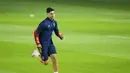 Gelandang Spanyol, Marcos Asensio berlari saat mengikuti sesi latihan di Universitas Qatar, di Doha, Qatar, Selasa, 22 November 2022. Spanyol akan memainkan pertandingan pertamanya di Grup E Piala Dunia melawan Kosta Rika. (AP Photo/Julio Cortez)