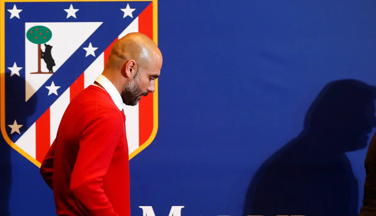 Pelatih Bayern Munich, Pep Guardiola saat konferensi pers sebelum pertandingan semifinal UEFA Champions League di stadion Vicente Calderon, Spanyol, (26/04/2016). Leg pertama semifinal ini akan digelar dikandang Atletico Madrid. (REUTERS / Michael Dalder)