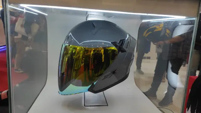 JPX Helmet Tawarkan Helm Baru Nova X di GIIAS 2022 (Arief A/Liputan6.com)