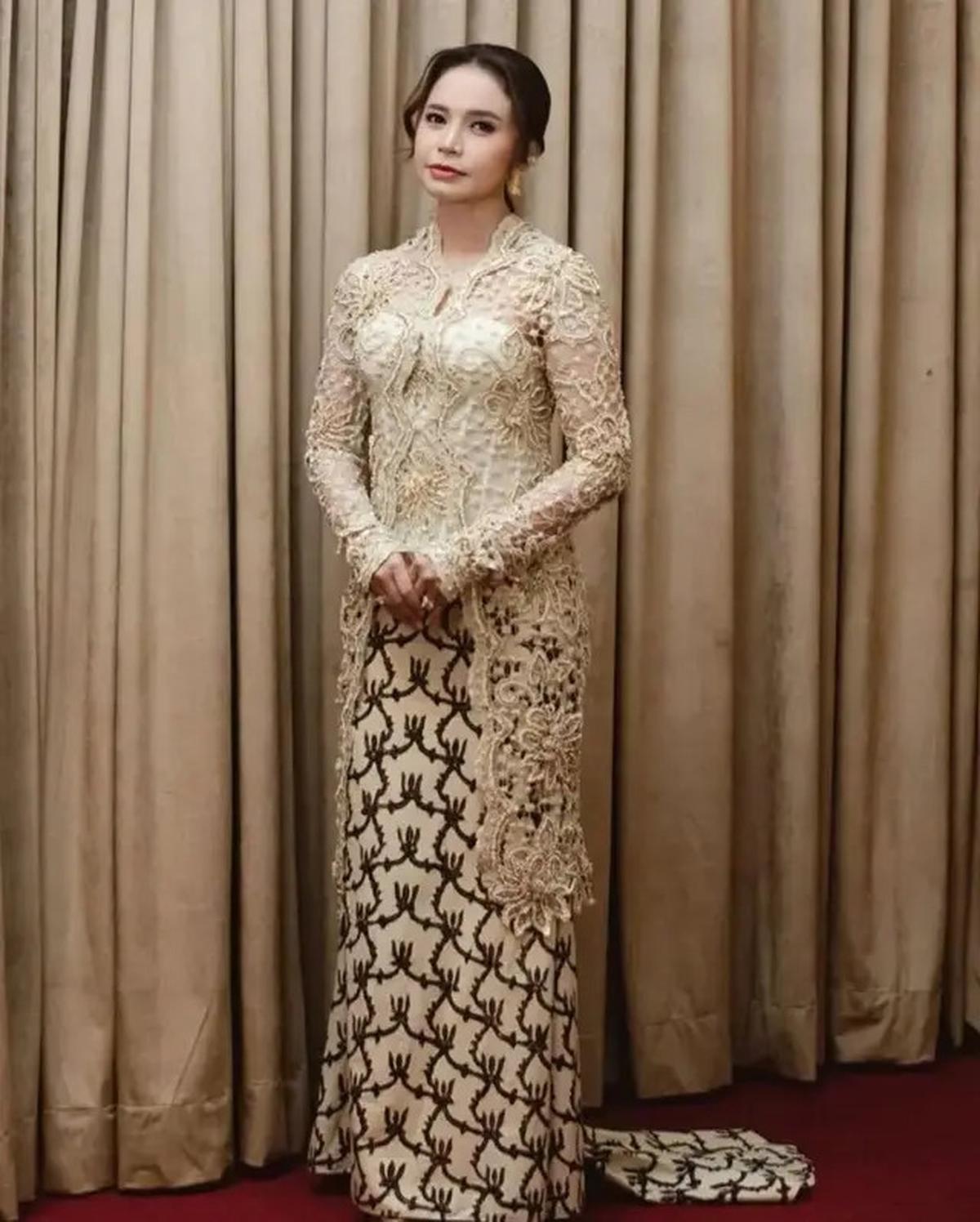 Foto-Foto Kebaya ala Rossa, Anggun Bawakan Budaya Indonesia