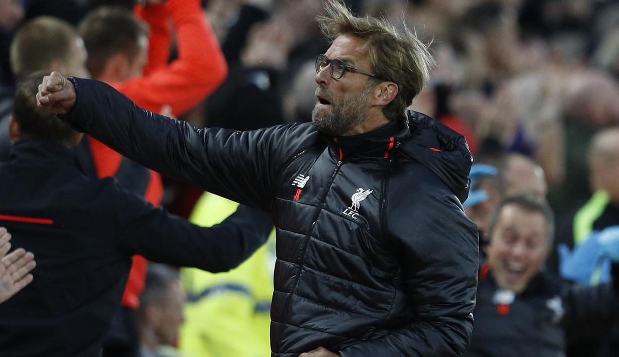 Gaya pelatih Liverpool, Juergen Klopp merayakan gol saat timnya melawan West Bromwich Albion  pada lanjutan Premier League pekan ke-9 di Stadion Anfield, Minggu (23/10/2016) dini hari WIB. (Reuters/Phil Noble)