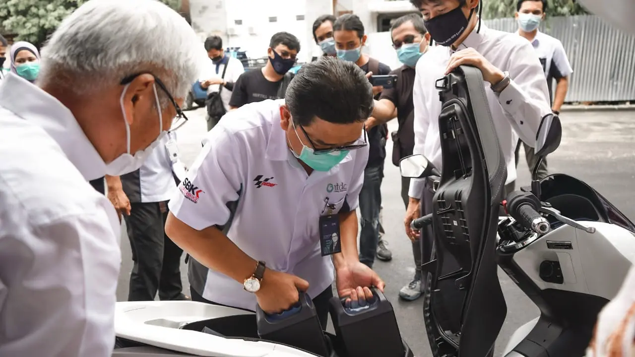 Uji Coba Motor Listrik di Kawasan ITDC Nusa Dua