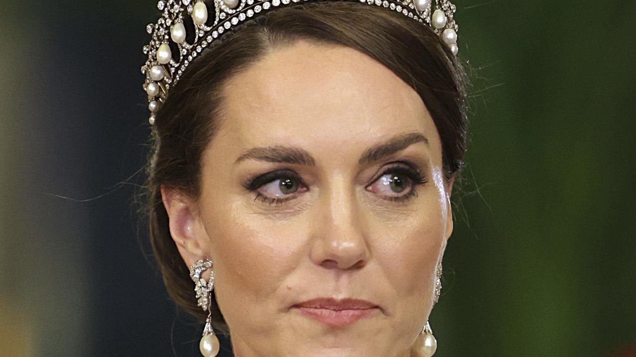 Cantiknya Kate Middleton Pakai Mahkota dan Anting Favorit Putri Diana