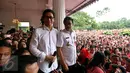 Plt Gubernur DKI Djarot Syaiful Hidayat bergabung bersama musisi Addie MS dan warga menyanyikan lagu nasional di Balai Kota DKI Jakarta, Rabu (10/5). Aksi ini sebagai dukungan terhadap Ahok yang divonis 2 tahun penjara (Liputan6.com/Johan Tallo)