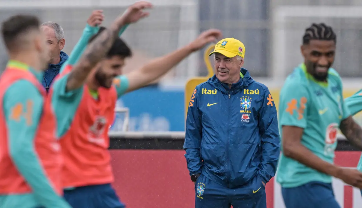 Sesi latihan kali ini menandai era Tim Samba bersama pelatih asal Italia, Carlo Ancelotti. (Nelson ALMEIDA/AFP)